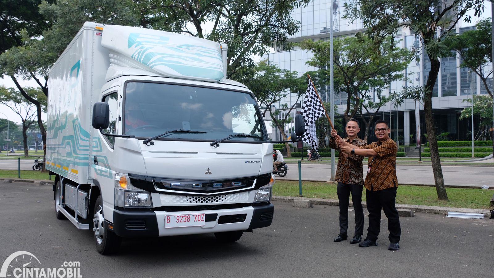 Truk Listrik Mitsubishi Fuso Ecanter Mulai Diuji Jalan Di Jakarta