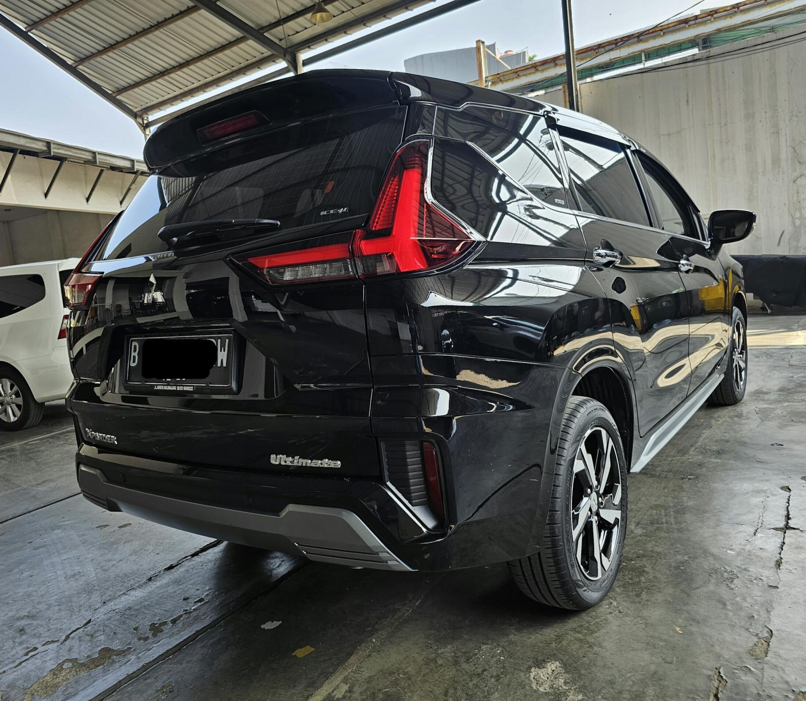 Mitsubishi Xpander Ultimate AT Matic 2021 Hitam Km Antik Low