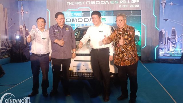 Langsung Terpikat Airlangga Hartarto Pre Order 12 Unit Chery Omoda E5