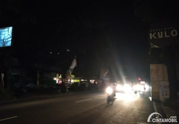 Gelap Gulita Lampu Jalan Di Semarang Dimatikan Selama Ppkm Darurat