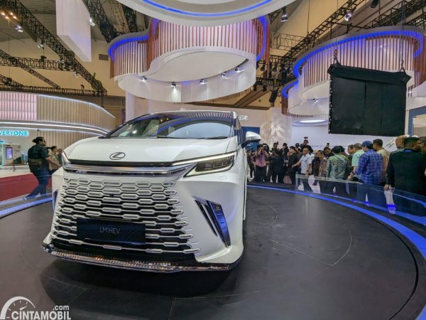 Giias Lexus Pertegas Elektrifikasi Dengan Boyong Lexus Lm