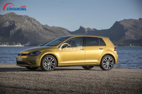 Review Volkswagen Golf TSI Facelift 2017 Mobil Hatchback 