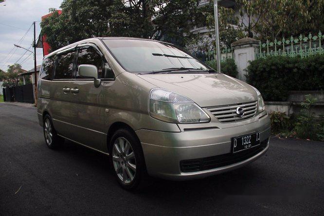 Nissan sirena 2004