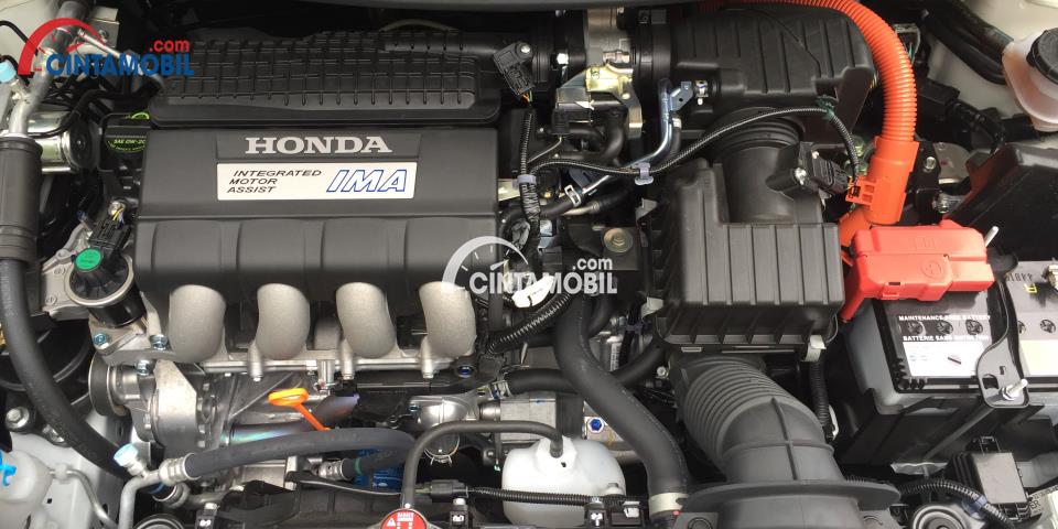 Mesin Honda CR-Z dibekali dengan paduan mesin utama dan mesin pendukung yang akan memberikan daya pacu yang luar biasa