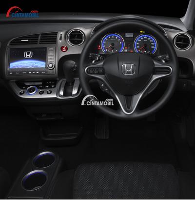 Setir Honda Stream terasa menarik dengan Audio Steering Wheel yang mampu mengaktifkan pengaturan alur musik secara praktis
