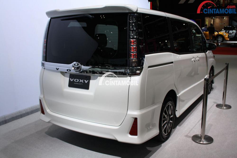 Review Toyota  Voxy  2021 Indonesia 
