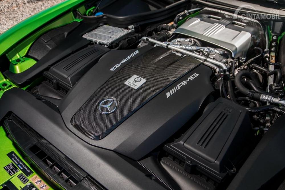 Mesin Mercedes-AMG GT R mampu meraih torsi maksimum sebesar 700 Nm dengan akselerasi 100 Km/Jam dalam waktu 3,6 detik