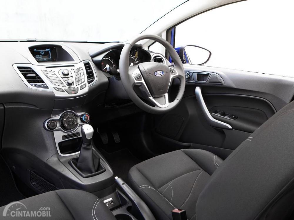 Ford Fiesta 1.5 L Trend dibekali dengan kualitas audio lebih mumpuni ketimbang varian terendahnya