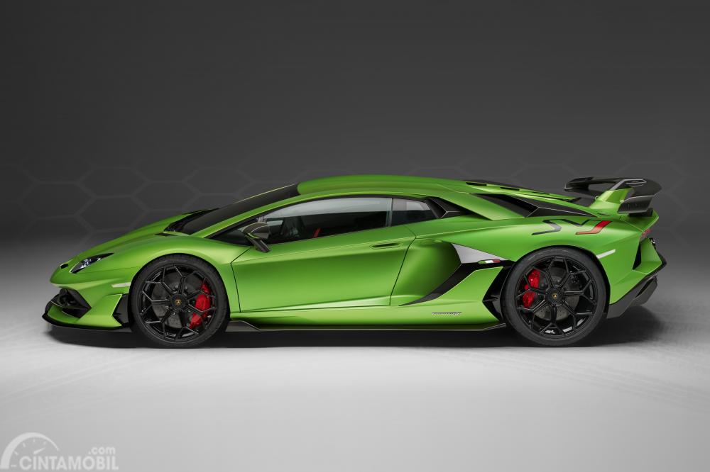  Gambar  Mobil  Lamborghini  Dari Samping