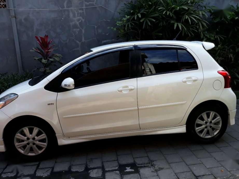 Download Gambar Mobil  Yaris  Warna Putih  RIchi Mobil 