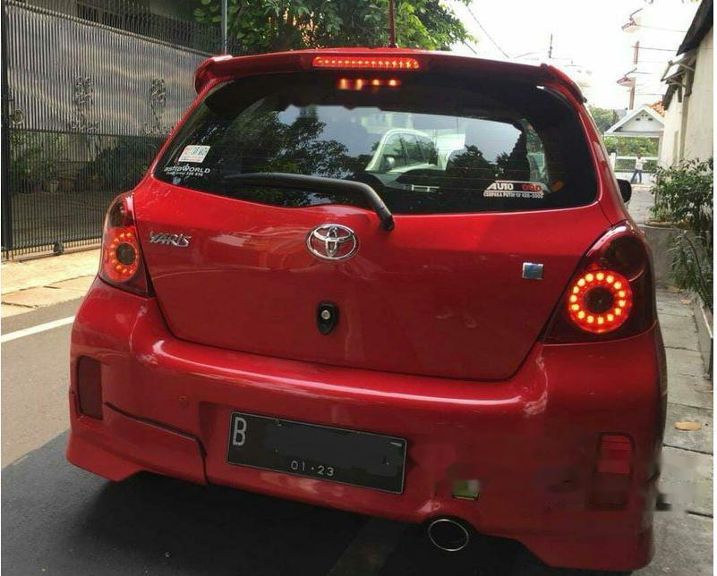 Unduh Gambar Mobil Yaris Merah