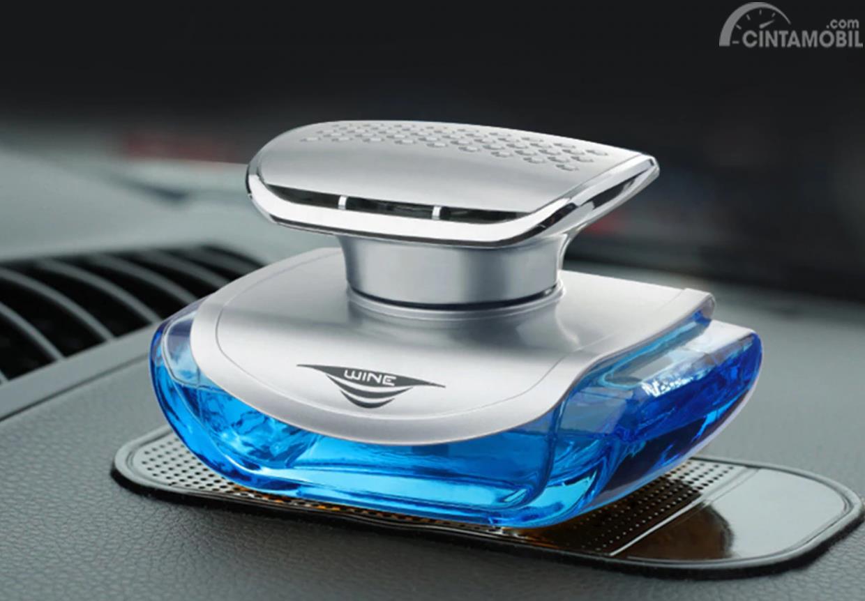 Peran Deodorant Untuk Menghilangkan Bau Busuk Interior Mobil
