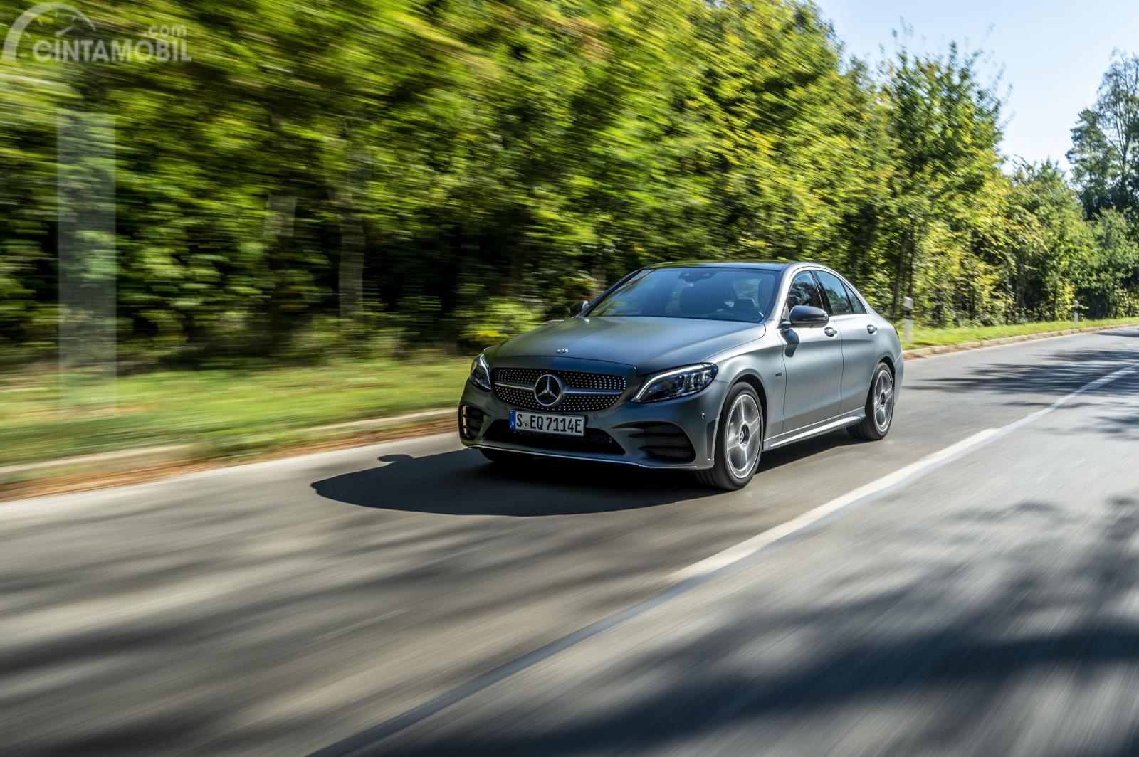 Review Mercedes Benz C300 2019