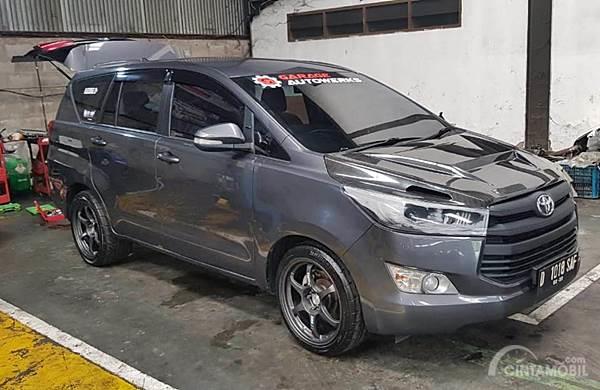 Modifikasi Innova Hitam