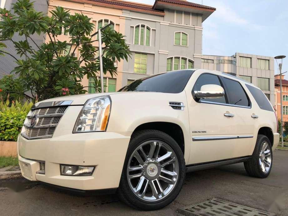 Jual Cadillac Escalade 6.2 Platinum Edition 2011 3943355