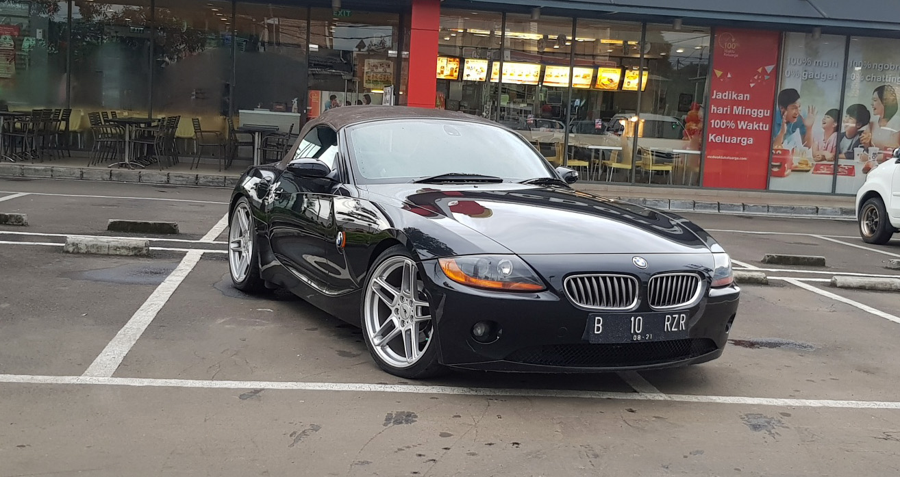  Jual cepat BMW Z4 E89 2.0 Roadster 2003 bekas DKI Jakarta 4306949