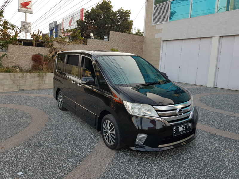 Jual mobil Nissan Serena Highway Star 2013 bekas DI 