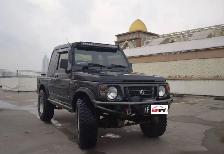 Dijual mobil Suzuki Jimny Caribian Asli 4x4 Tahun 2005 / 2006 di