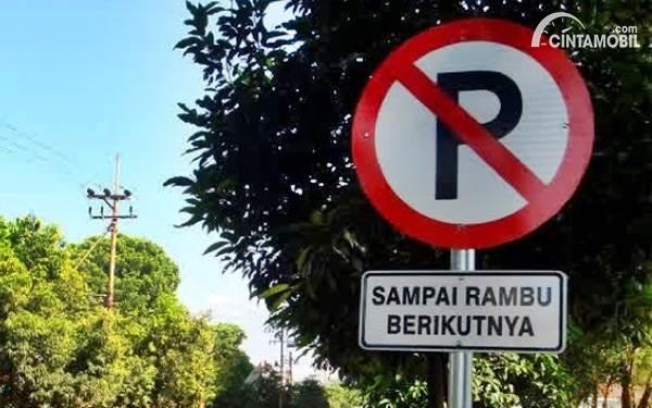 Awas Salah, Ini Beda Rambu Dilarang Parkir dan Dilarang  