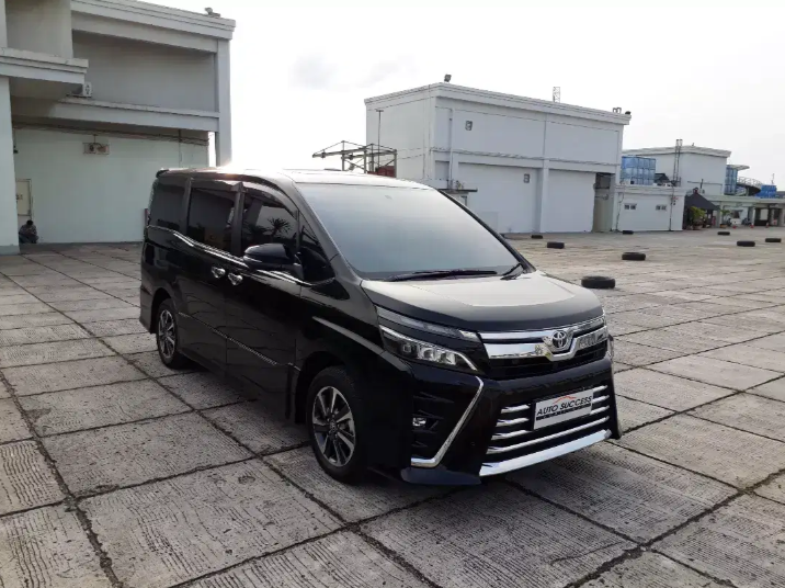 Toyota voxy 2019 фото