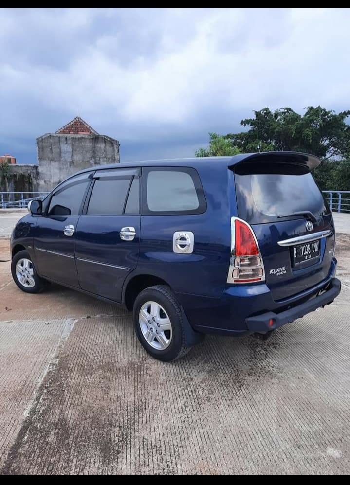  Dijual  Mobil  Toyota Kijang Innova 2 0 G 2004 Biru Depok  