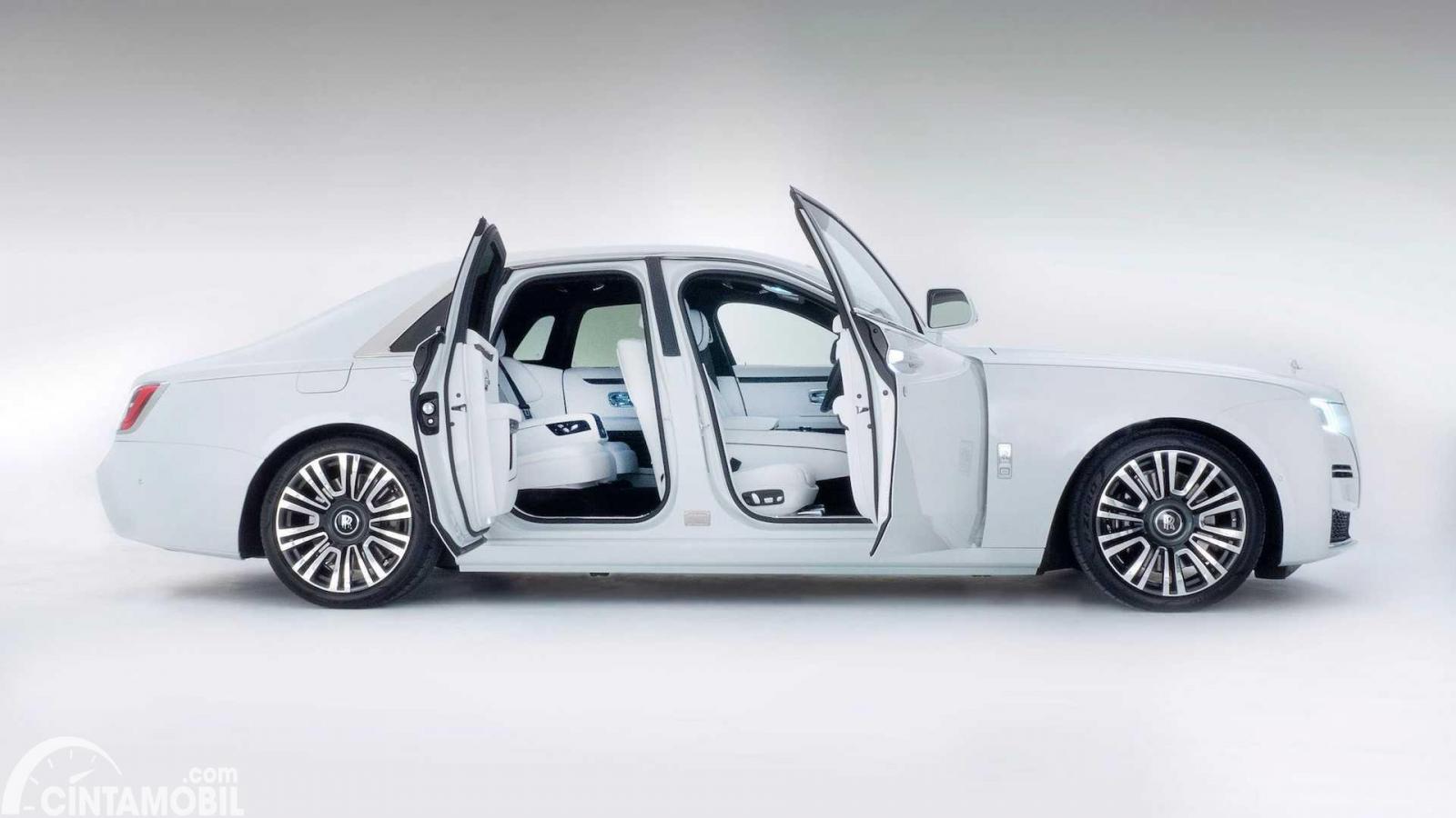 RollsRoyce Cullinan 2020 giá từ 32 tỷ SUV siêu sang chính hãng đắt nhất  Việt Nam