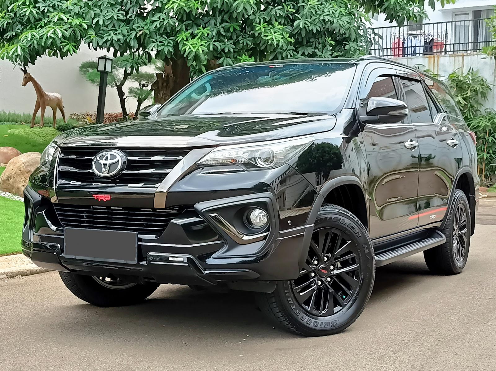 Toyota Fortuner TRD 2019 Hitam 4468786