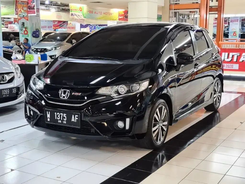 mobil honda jazz hitam