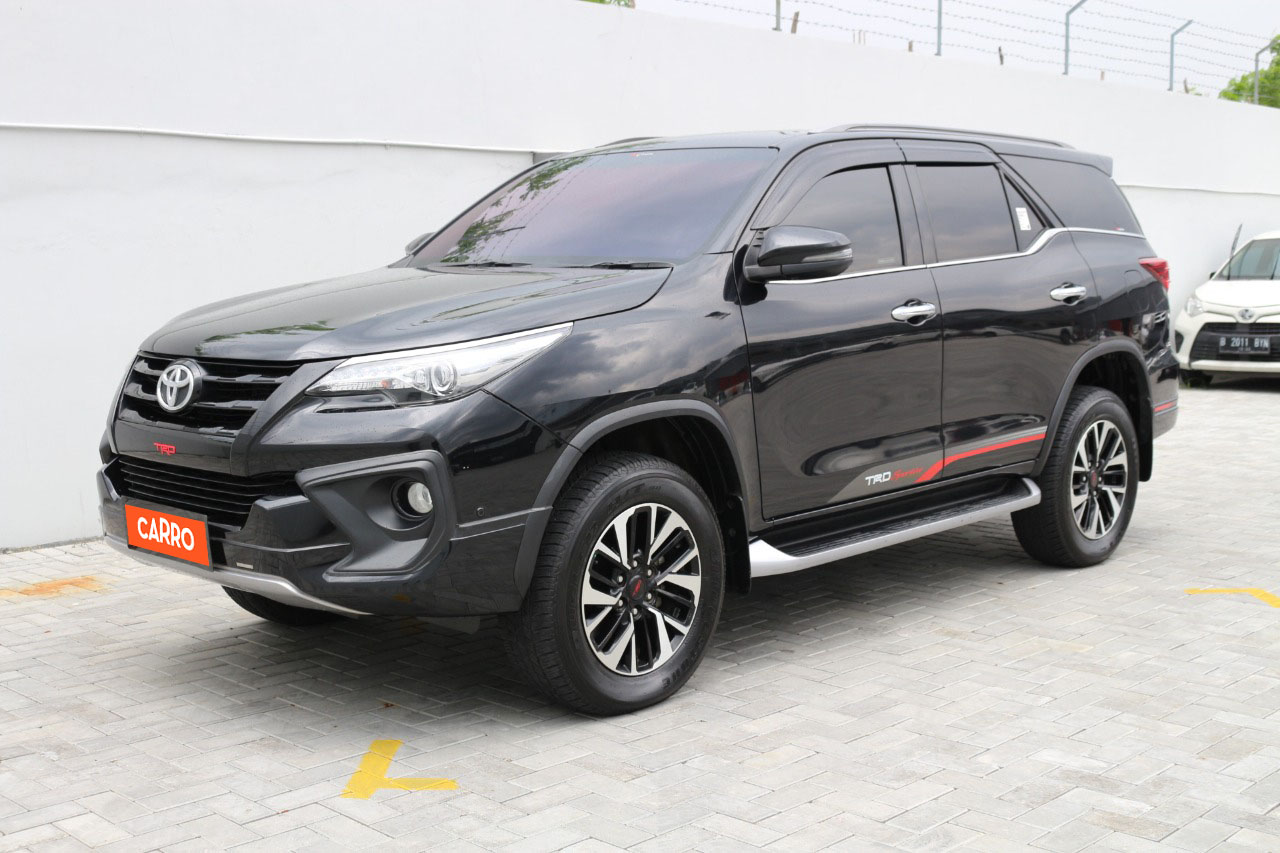 Toyota Fortuner  2 4 VRZ TRD  AT 2022 Hitam  4475702