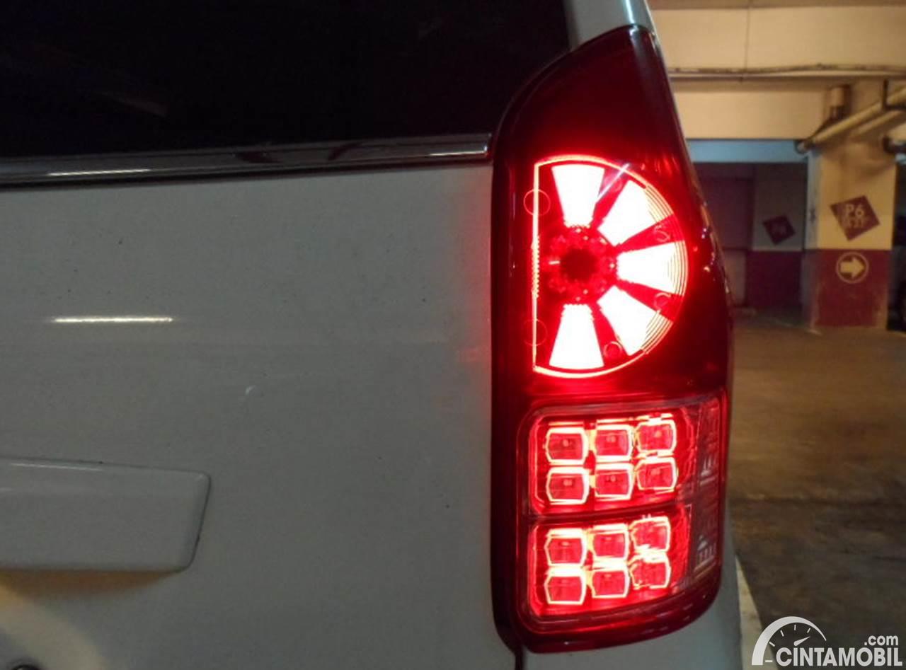 10 Lampu Variasi Mobil Avanza Yang Terlihat Keren