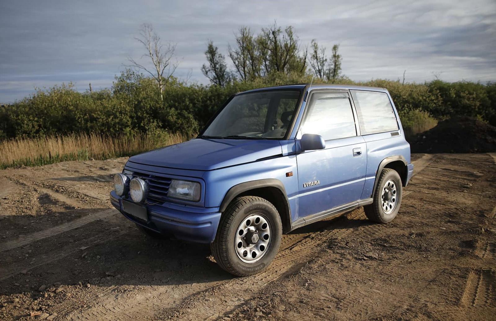 Suzuki Escudo 1988 berwarna biru