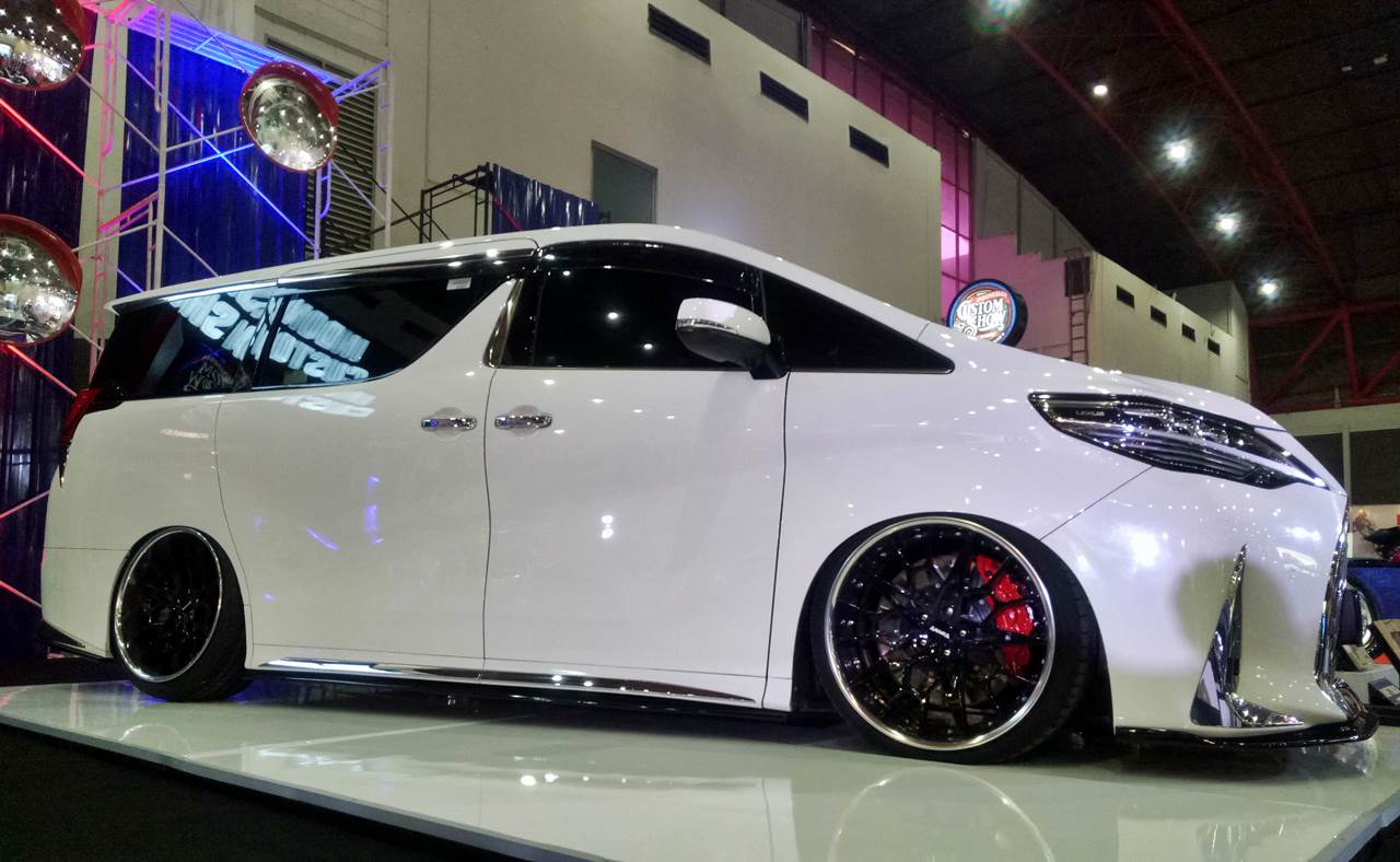 IIMS 2021 Modifikasi Toyota Alphard Ganti Muka Jadi Lexus LM360