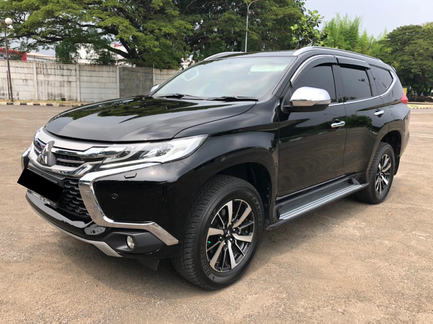 Mitsubishi Pajero Sport intense