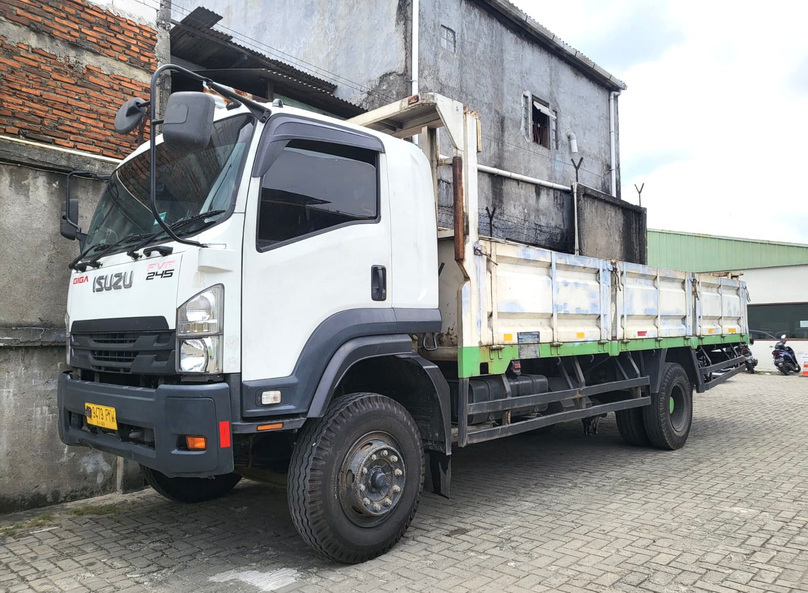 52ribuKM Isuzu Giga Engkel FVR34P Bak Besi 2018 Kargo Triway FVR 34 P ...