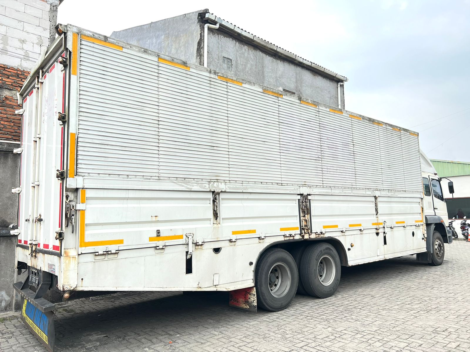 MURAH+banBARU Mitsubishi Fuso Tronton 6x2 Wingbox 2017 Wing Box 4688139