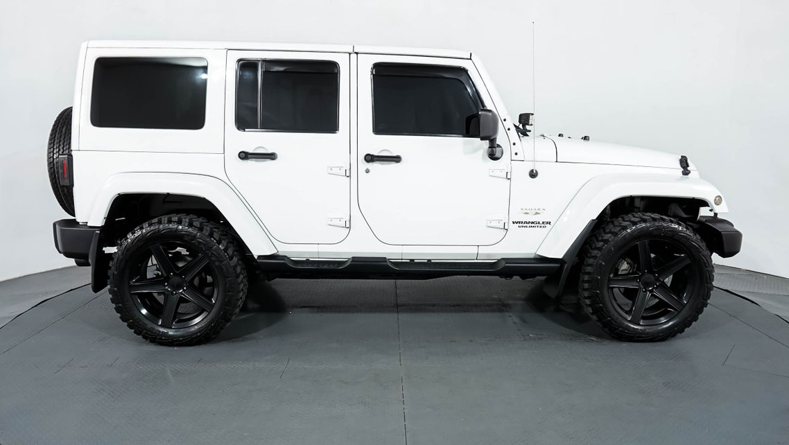 2014 Jeep Sahara 4 Doornull