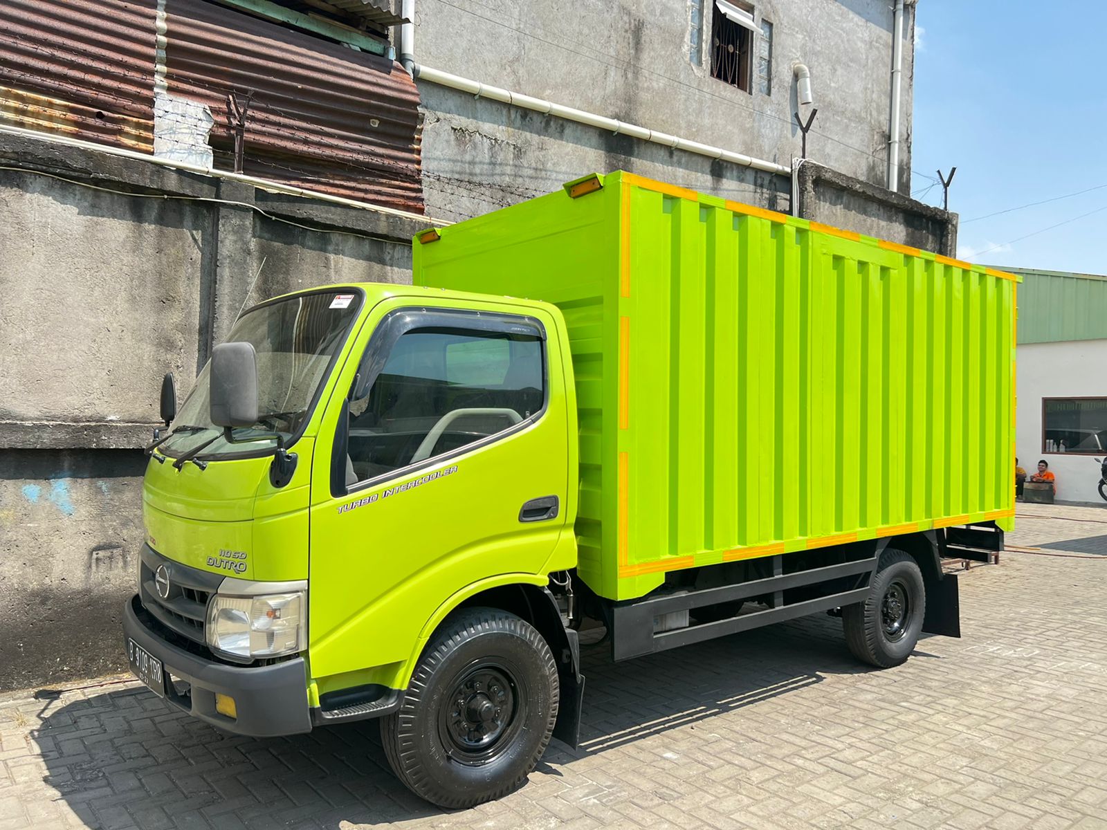 MULUS BanBARU MURAH Hino Dutro Engkel LONG 110 SDL Box Besi 2014 CDE L