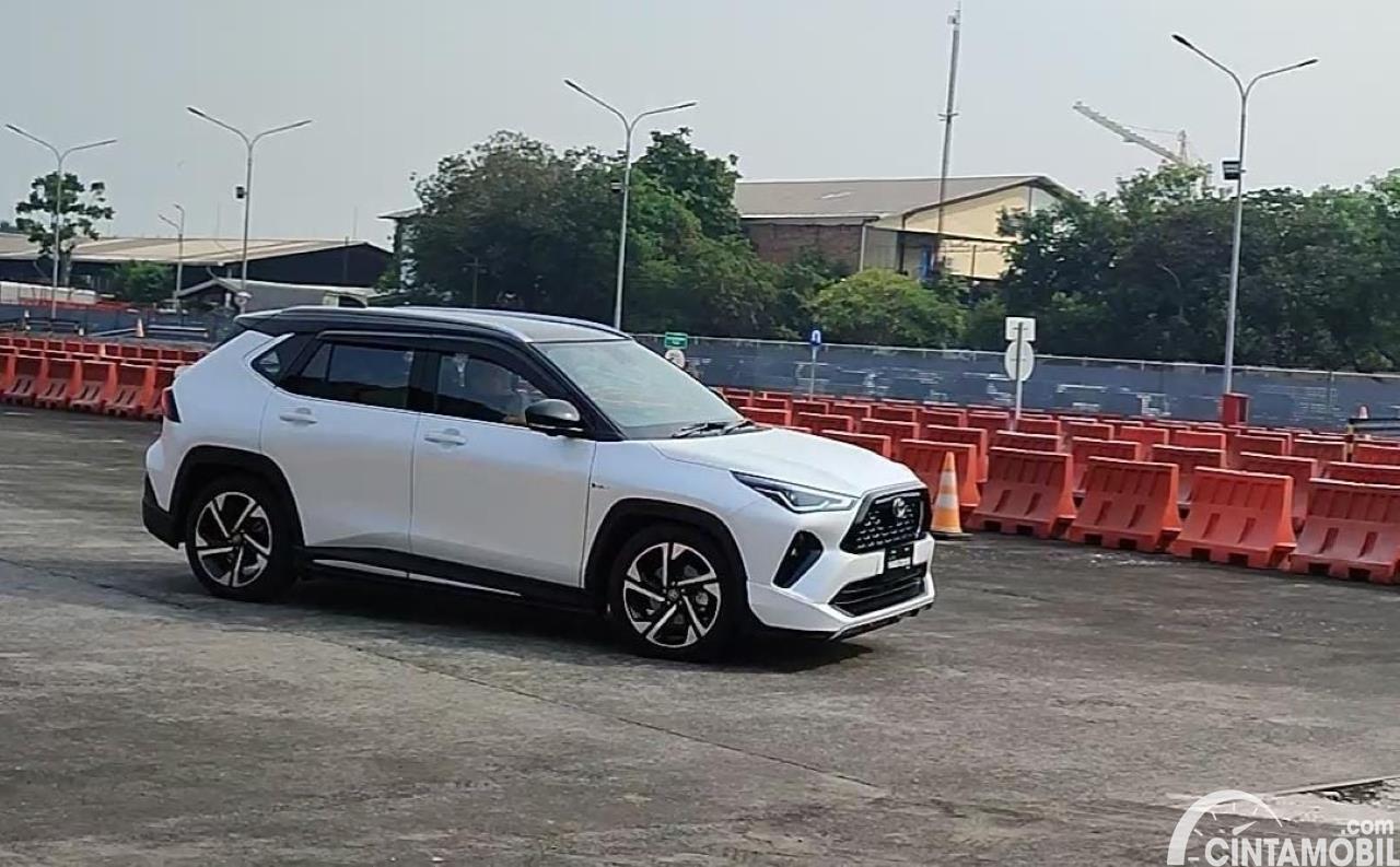 Toyota Yaris Cross Hybrid Siap Jadi Standar Baru Mobil Irit Di ...