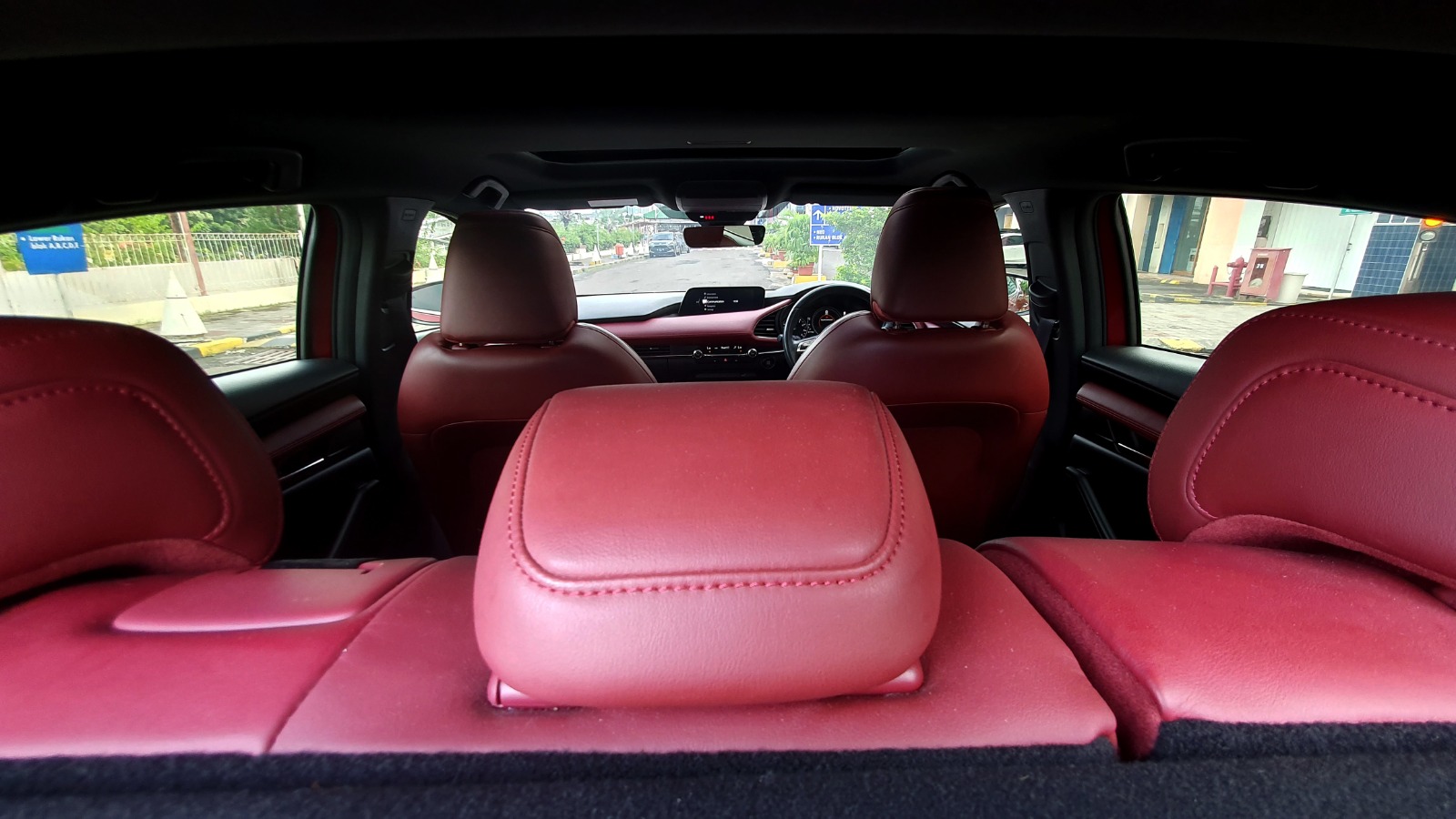 Mazda 3 Hatchback 2019 skyactive merah km31rban sunroof audiobose cash kredit proses bisa dibantu