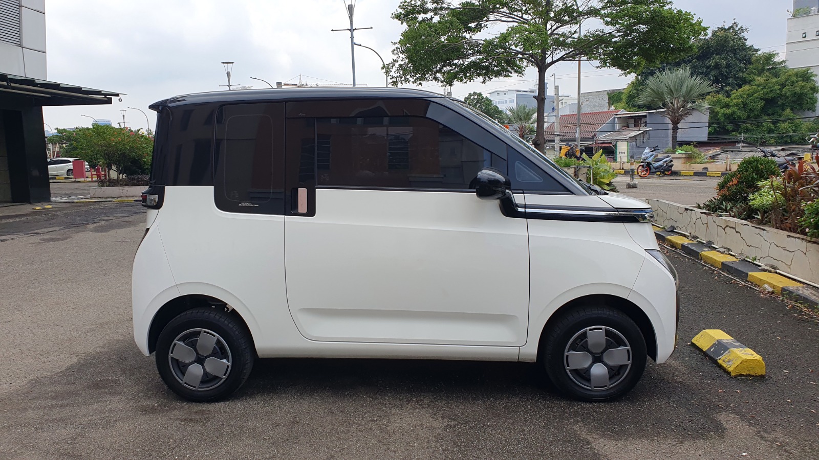 Wuling Air EV 2023 long range putih km 17 ribuan include 4833218