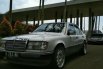 Mercedes Benz  200E Tahun 1987 Putih 4