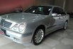 2001 Mercedes-Benz 260E Classic 10