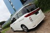 Nissan Elgrand Highway Star AT 2011 4