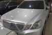 Mobil Mercedes-Benz E-Class E 300 2010 terawat di Jawa Barat  5