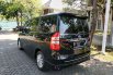 Mobil Toyota NAV1 2014 V Limited terbaik di Jawa Timur 4