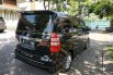 Mobil Toyota NAV1 2014 V Limited terbaik di Jawa Timur 2