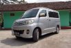 Jawa Barat, jual mobil Daihatsu Luxio X 2010 dengan harga terjangkau 9