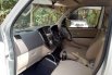Jawa Barat, jual mobil Daihatsu Luxio X 2010 dengan harga terjangkau 4