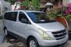 Bali, Hyundai H-1 2009 kondisi terawat 3