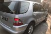 Mobil Mercedes-Benz M-Class 2001 ML 320 dijual, DKI Jakarta 4